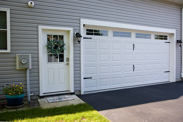 24/7 Emergency Garage Door Panel Replacement experts in Monona, WI